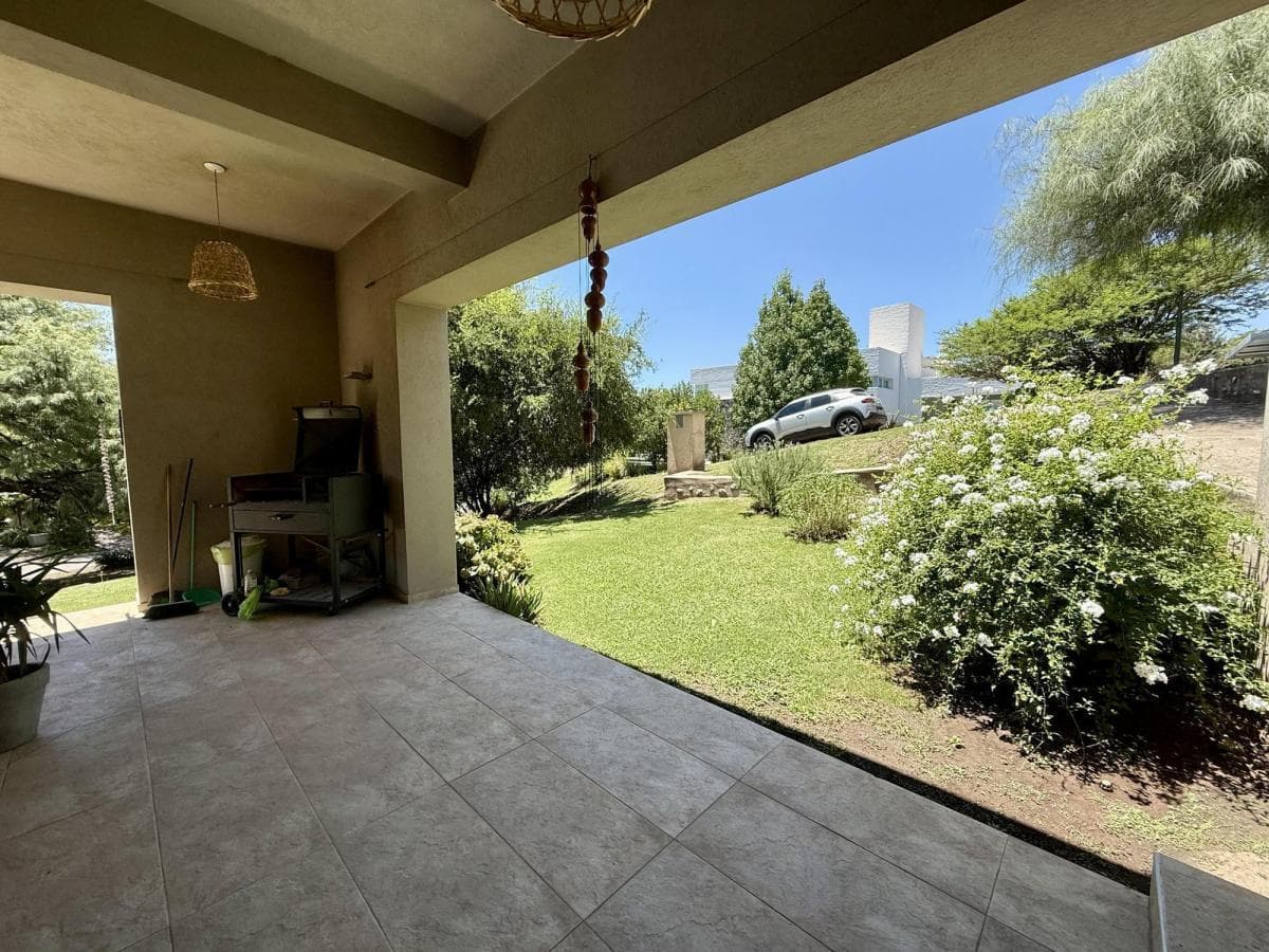 4-Bedroom House for Sale in Country La Rufina