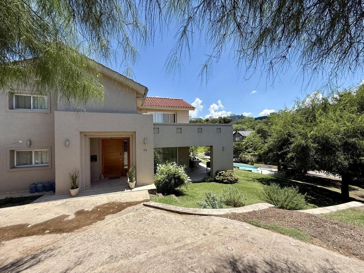 4-Bedroom House for Sale in Country La Rufina