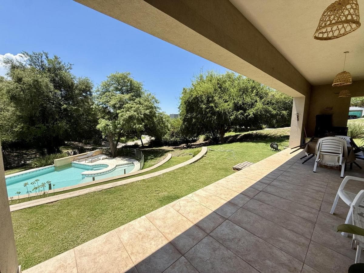 4-Bedroom House for Sale in Country La Rufina