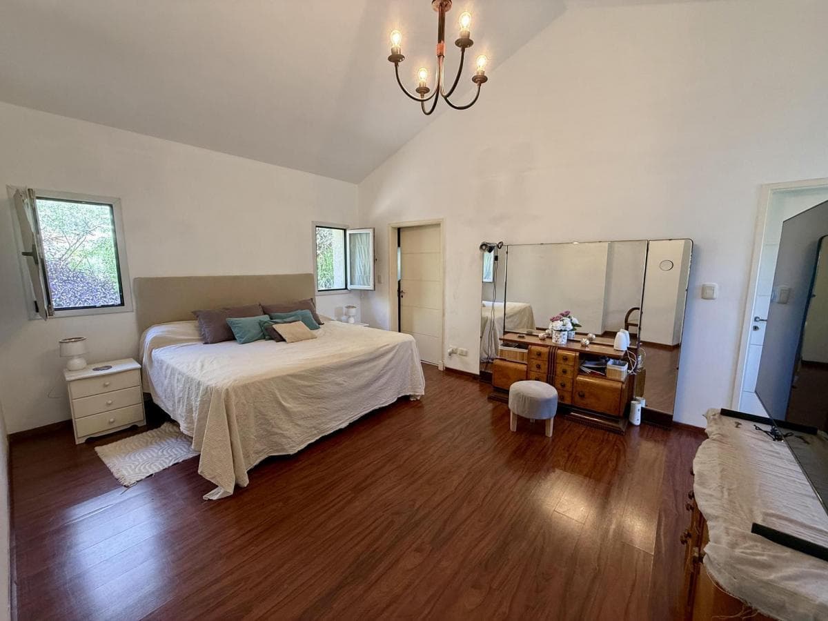 4-Bedroom House for Sale in Country La Rufina