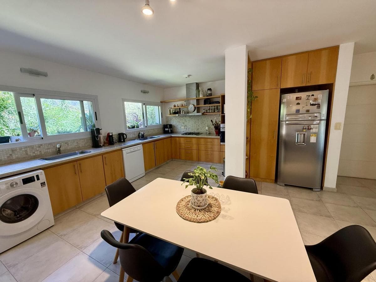 4-Bedroom House for Sale in Country La Rufina
