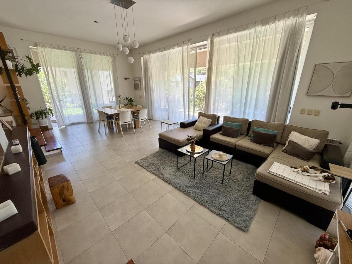 4-Bedroom House for Sale in Country La Rufina