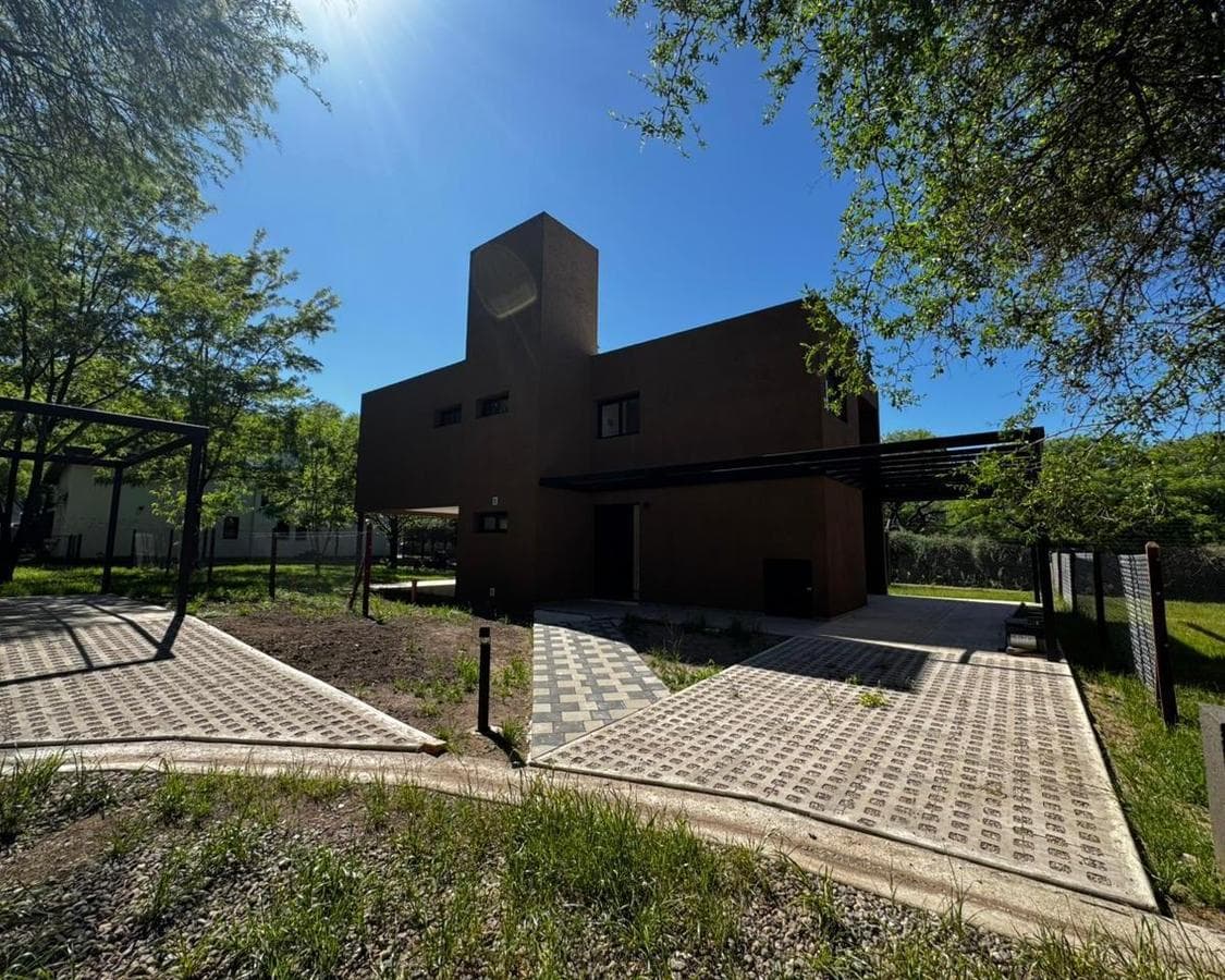 HOUSE FOR SALE IN THE VILLA ALLENDE GOLF GATED COMMUNITY