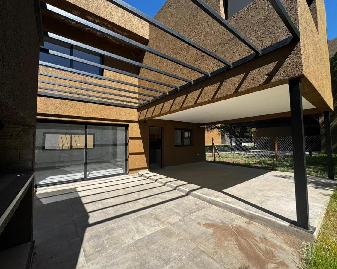 HOUSE FOR SALE IN THE VILLA ALLENDE GOLF GATED COMMUNITY