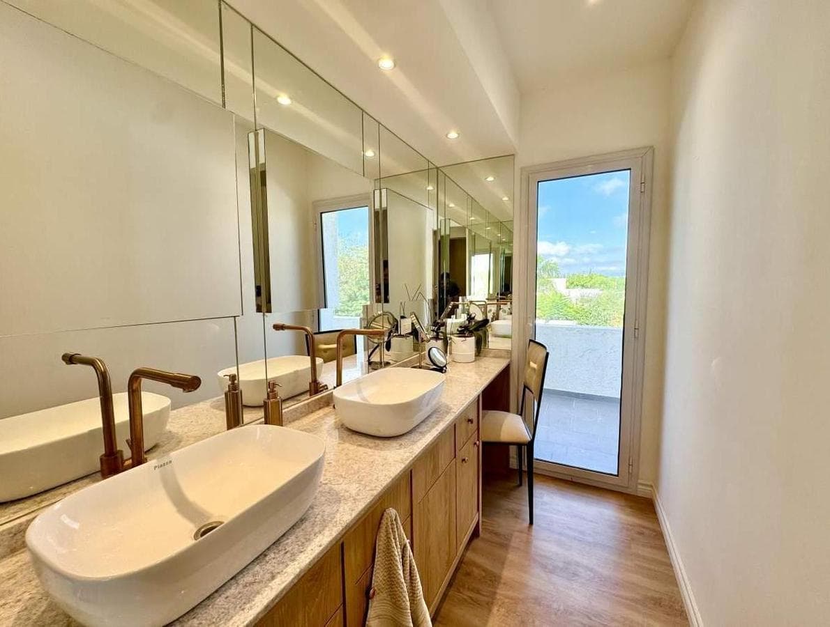 EXCLUSIVE LISTING: CASA CHACRAS DE LA VILLA - VILLA ALLENDE