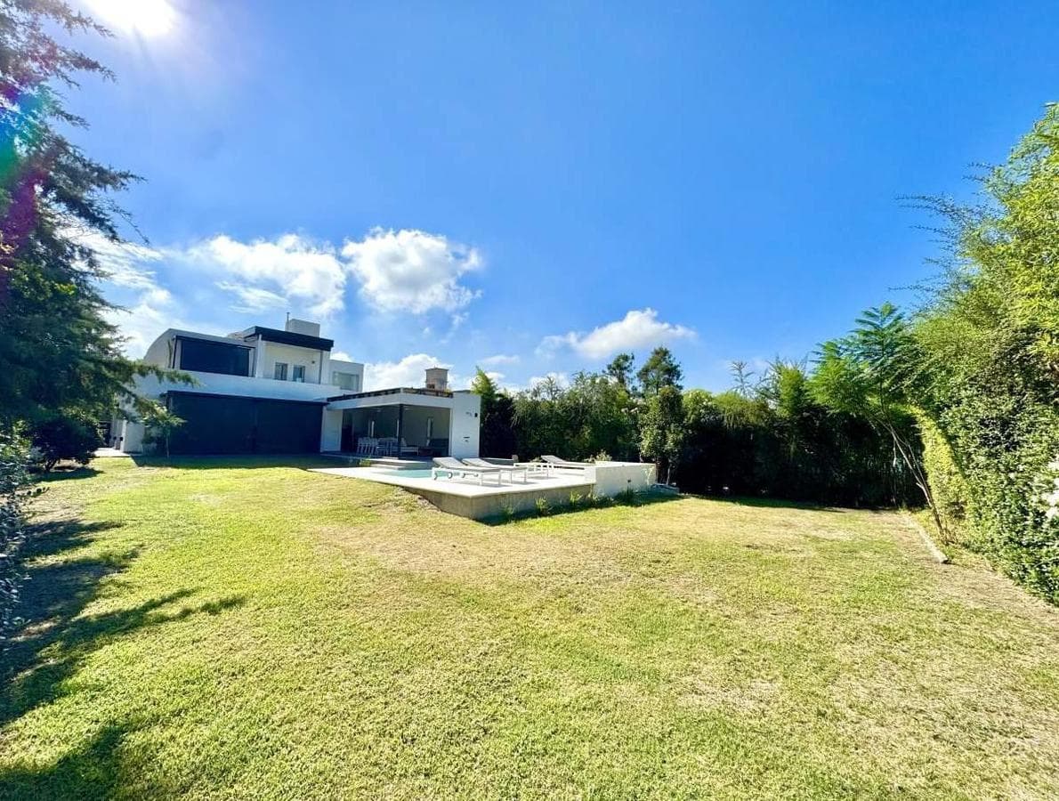 EXCLUSIVE LISTING: CASA CHACRAS DE LA VILLA - VILLA ALLENDE