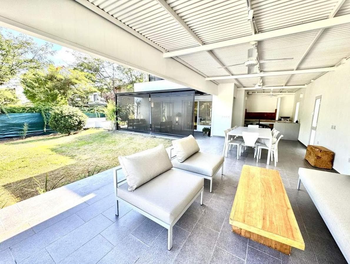 EXCLUSIVE LISTING: CASA CHACRAS DE LA VILLA - VILLA ALLENDE