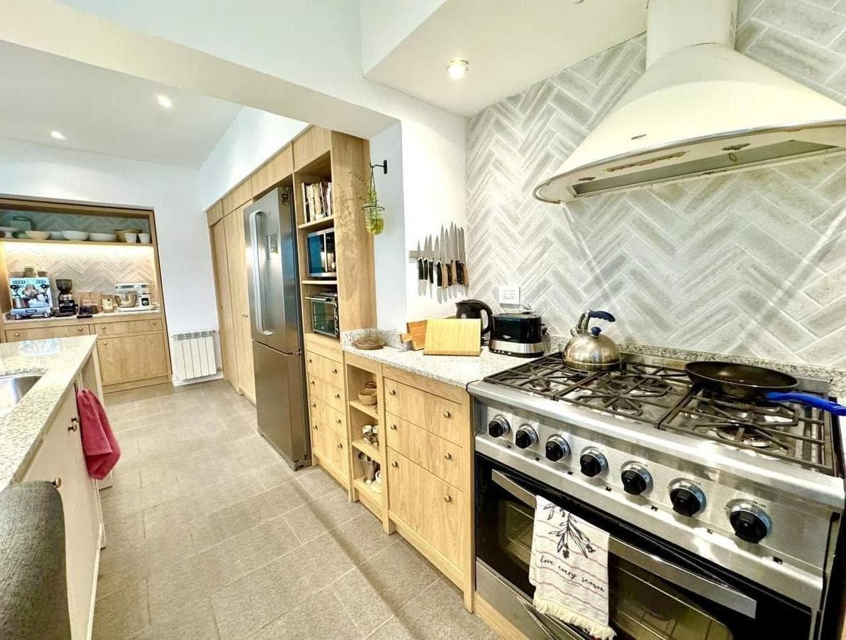 EXCLUSIVE LISTING: CASA CHACRAS DE LA VILLA - VILLA ALLENDE