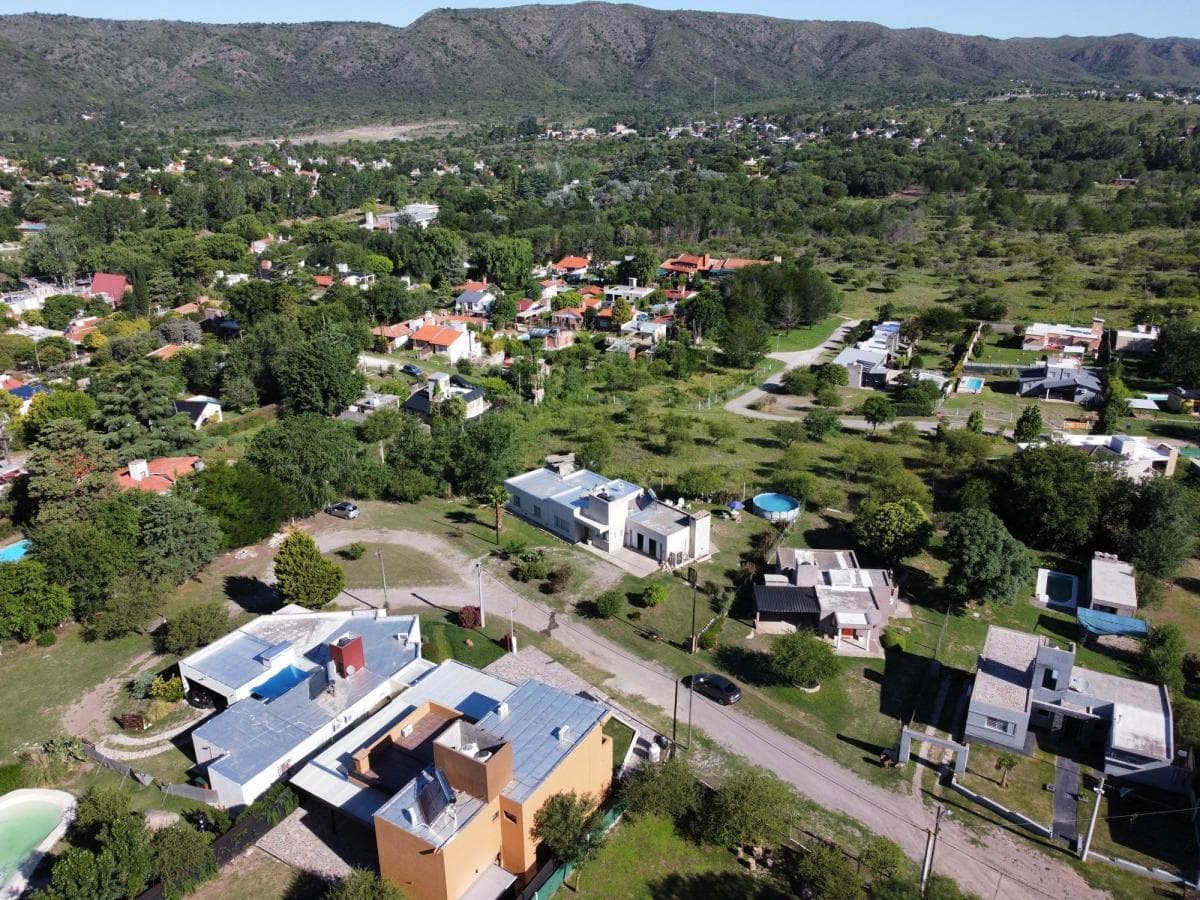 HOUSE FOR SALE IN LOMAS DEL REY
