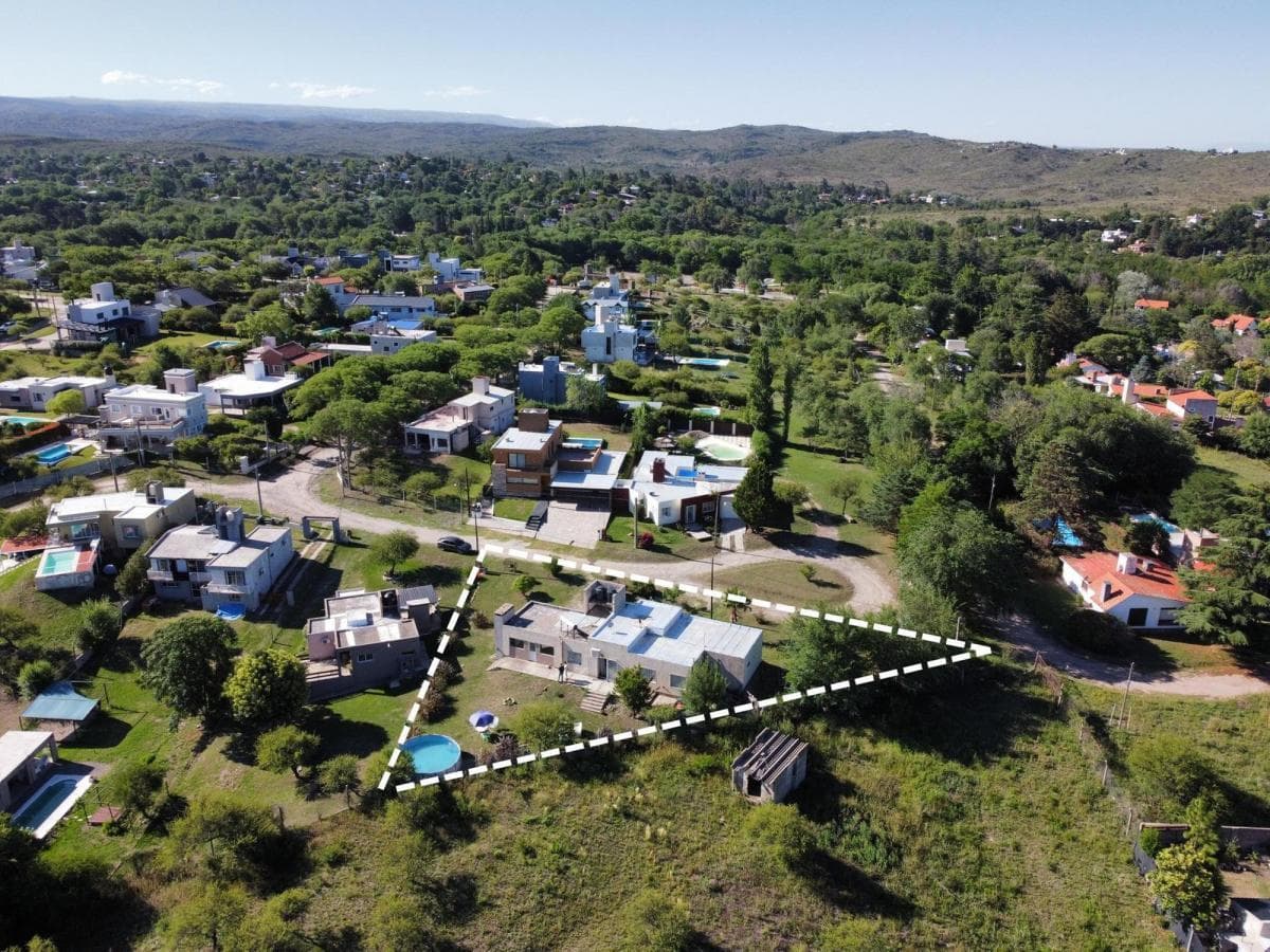 HOUSE FOR SALE IN LOMAS DEL REY