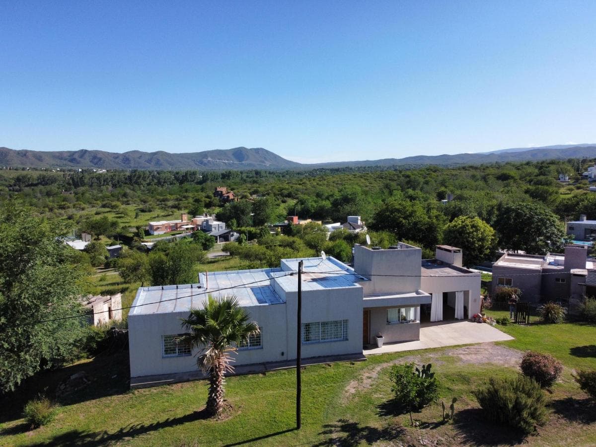 HOUSE FOR SALE IN LOMAS DEL REY