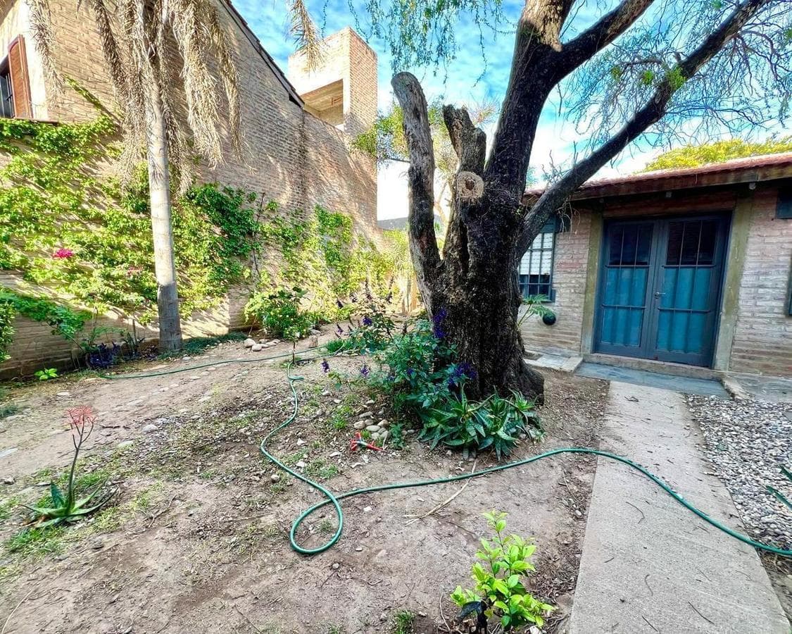 HOUSE FOR SALE: 3 BEDROOMS IN COLINAS DEL CERRO