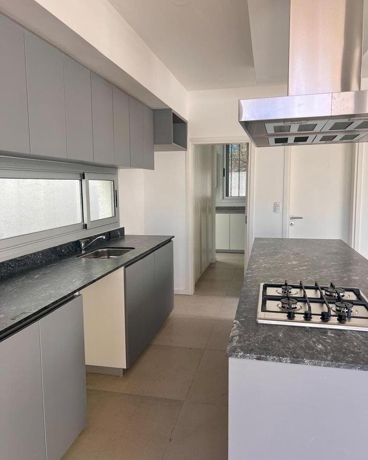 HOUSE FOR SALE - CAVENDISH HOUSING IN VILLA BELGRANO