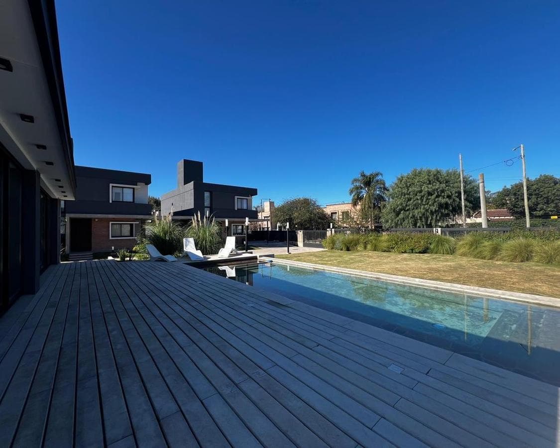 3-BEDROOM DUPLEX FOR SALE IN RIVERA NORTE, GATED COMMUNITY
