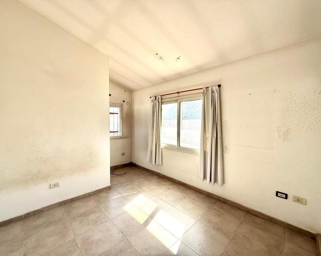 5-BEDROOM HOUSE IN VILLA BELGRANO WITH SWIMMING POOL AND ENCLOSED BARBECUE AREA