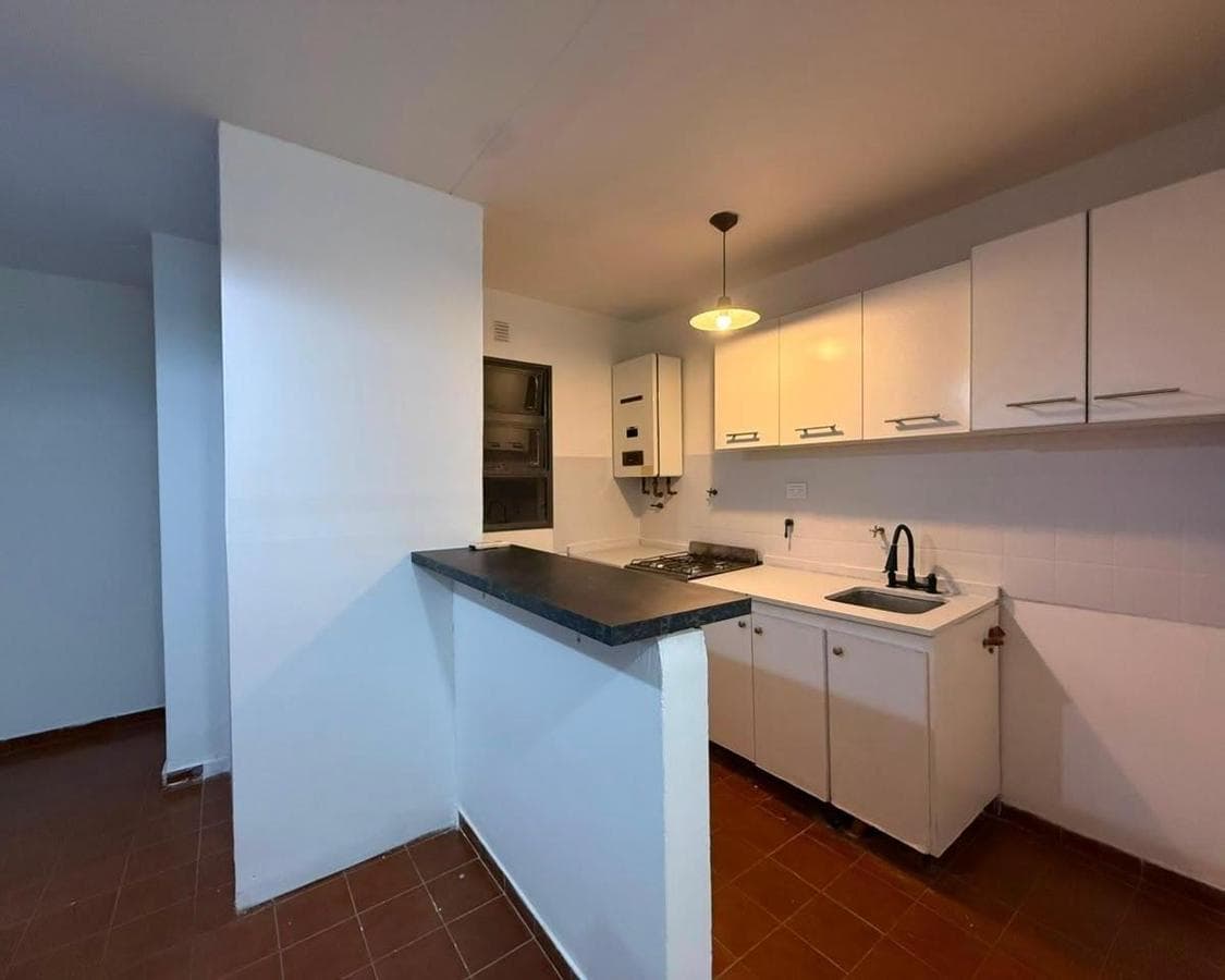 FOR SALE: GREAT DEAL, EXCELLENT LOCATION, RENOVATED AND FURNISHED - PLAZA COLON -