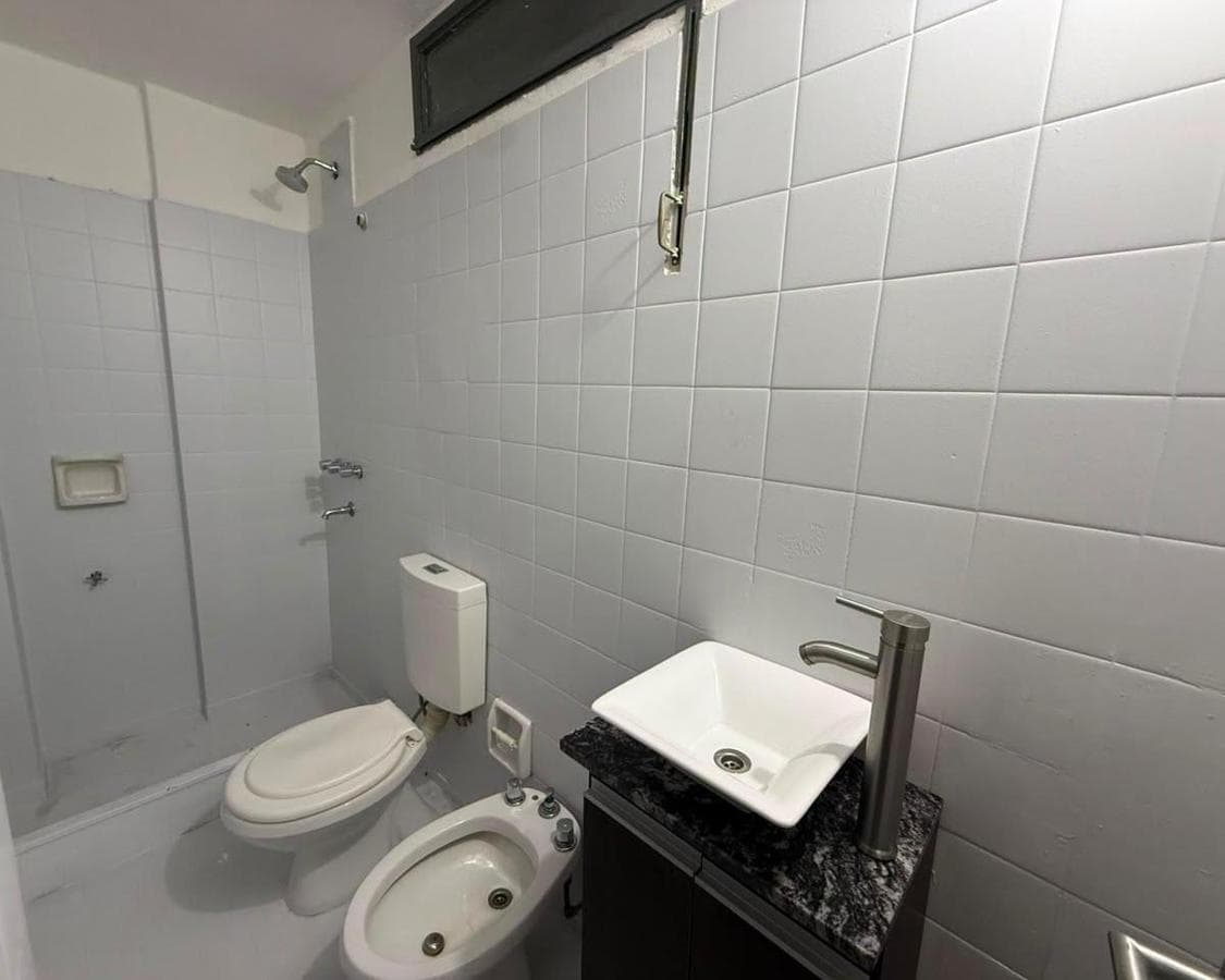 FOR SALE: GREAT DEAL, EXCELLENT LOCATION, RENOVATED AND FURNISHED - PLAZA COLON -