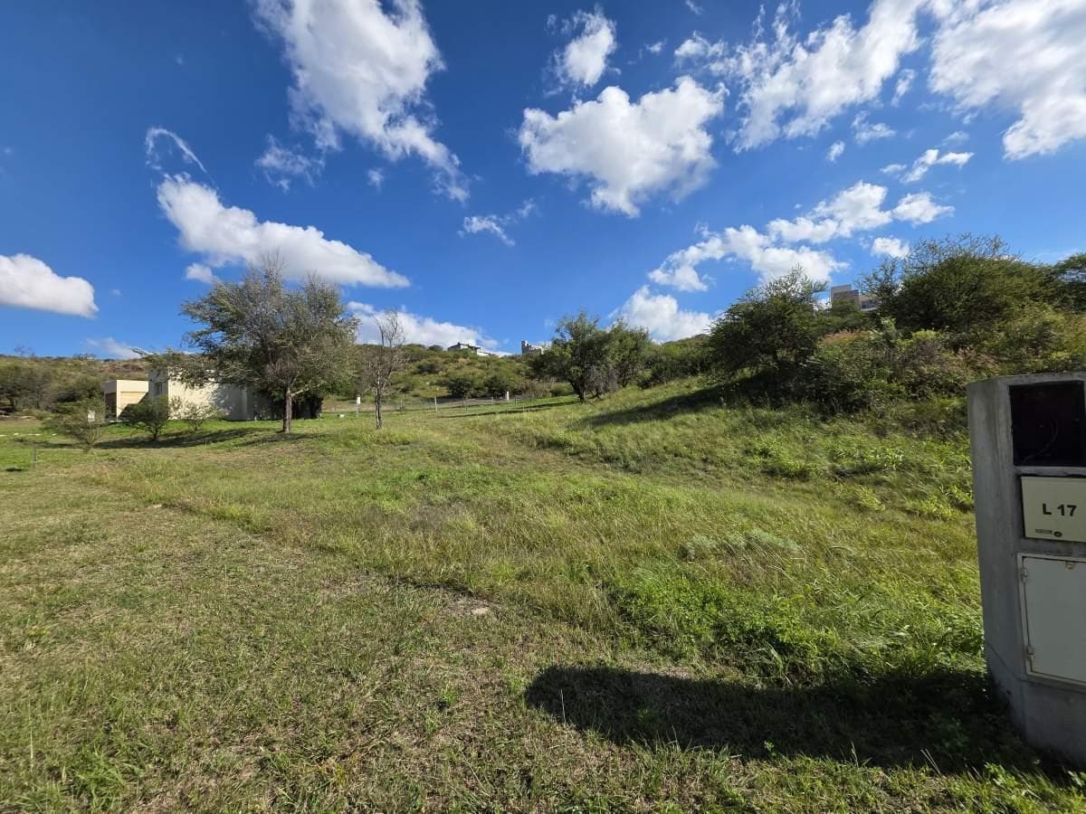 OPPORTUNITY: LOT IN CARLOS PAZ