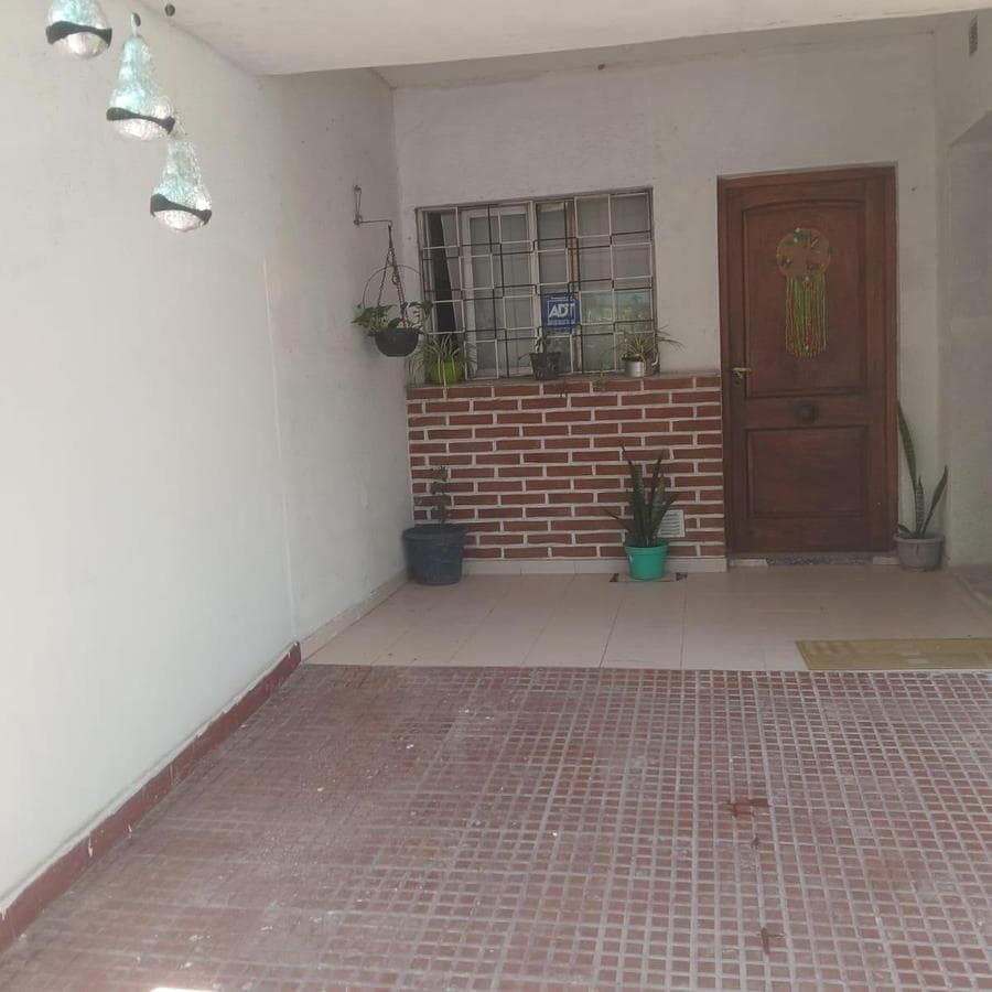 HOUSE FOR SALE IN NEED OF RENOVATION: 3 BEDROOMS, SINGLE STORY, QUEBRADA DE LAS ROSAS