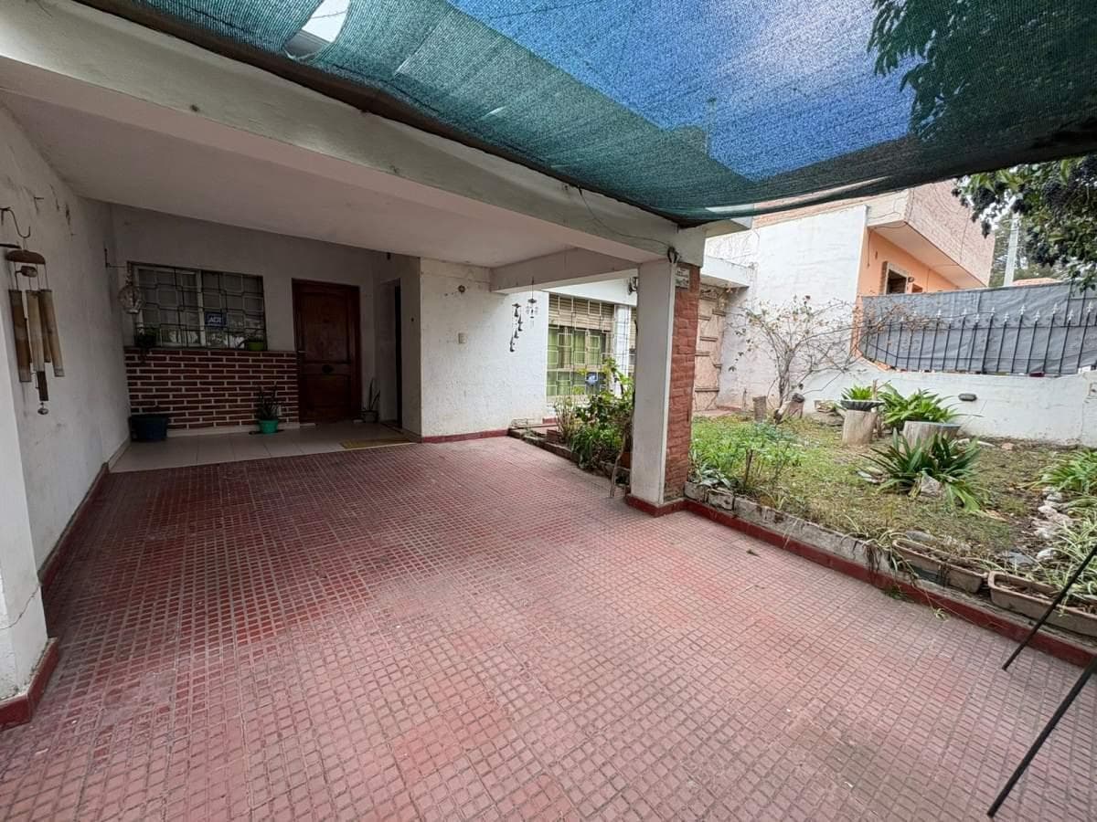 HOUSE FOR SALE IN NEED OF RENOVATION: 3 BEDROOMS, SINGLE STORY, QUEBRADA DE LAS ROSAS