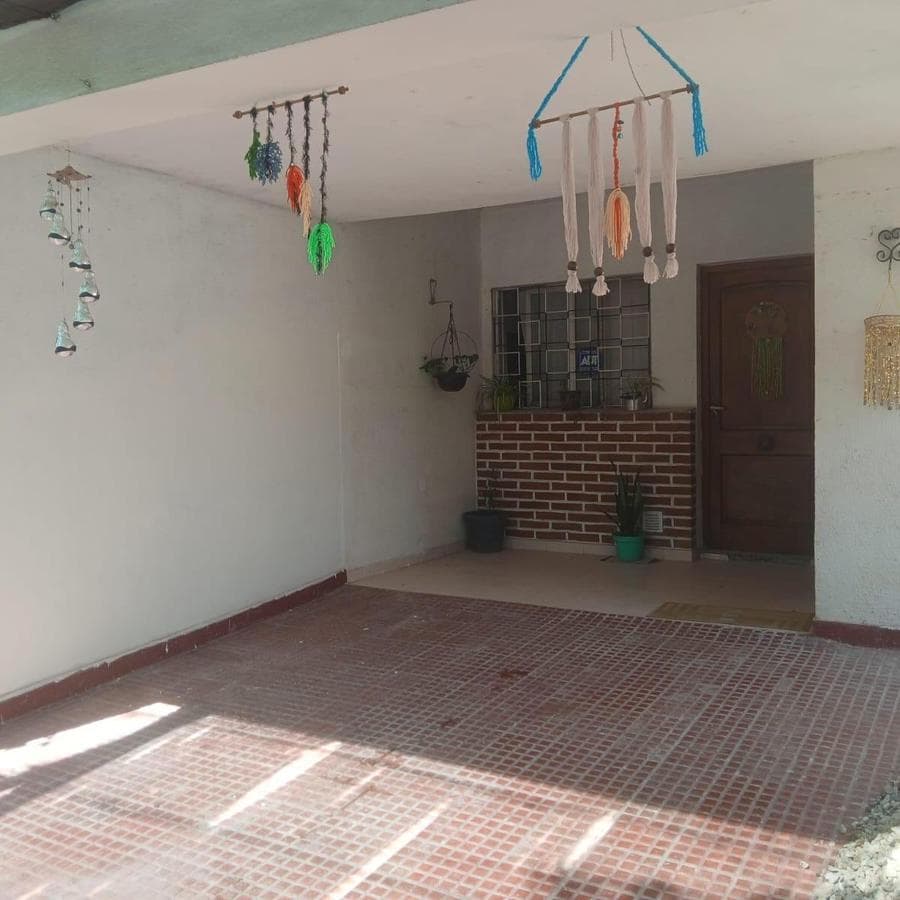 HOUSE FOR SALE IN NEED OF RENOVATION: 3 BEDROOMS, SINGLE STORY, QUEBRADA DE LAS ROSAS