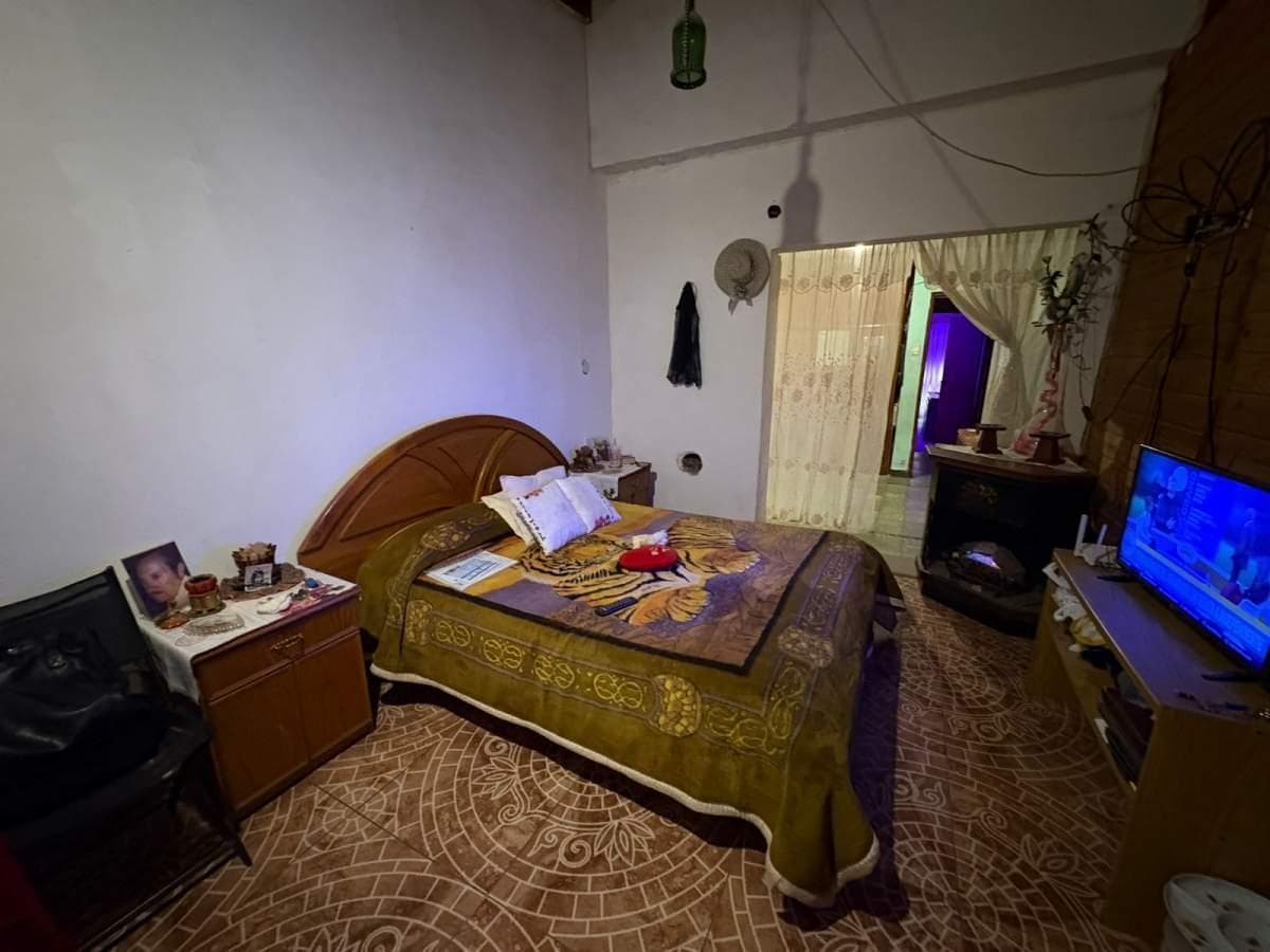HOUSE FOR SALE IN NEED OF RENOVATION: 3 BEDROOMS, SINGLE STORY, QUEBRADA DE LAS ROSAS