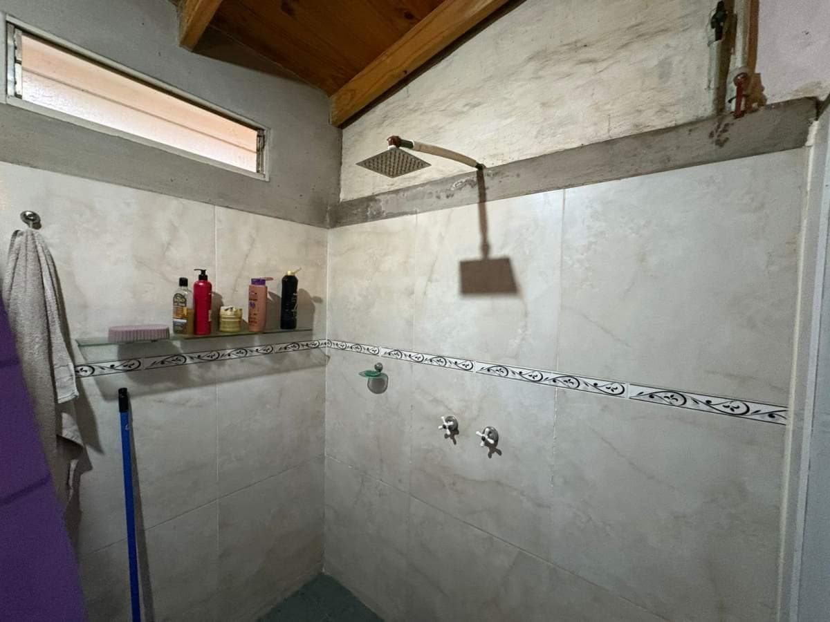 HOUSE FOR SALE IN NEED OF RENOVATION: 3 BEDROOMS, SINGLE STORY, QUEBRADA DE LAS ROSAS