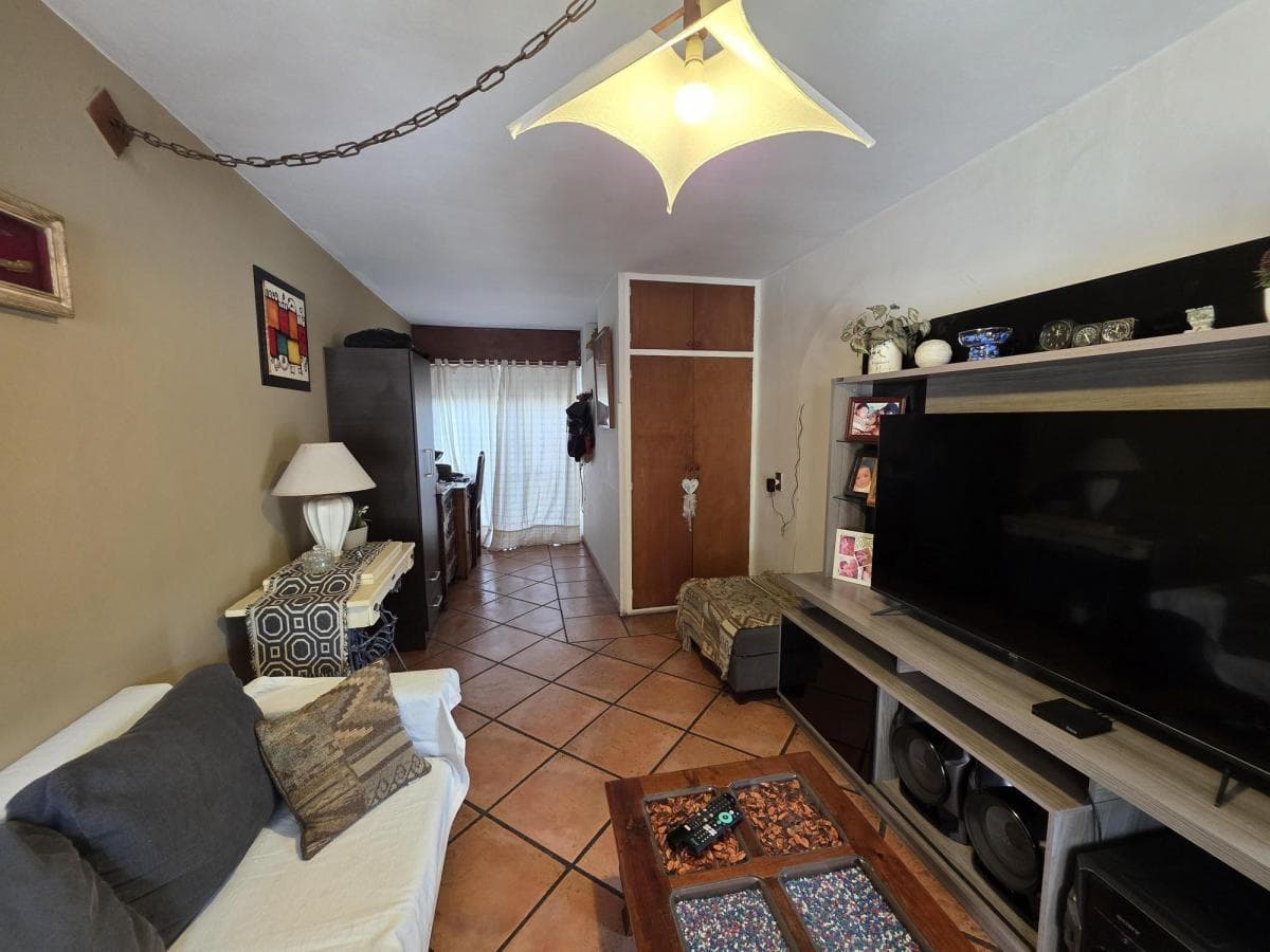 HOUSE FOR SALE: 3 BEDROOMS, 2 APARTMENTS IN VILLA CARLOS PAZ