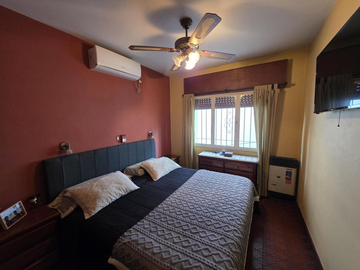 HOUSE FOR SALE: 3 BEDROOMS, 2 APARTMENTS IN VILLA CARLOS PAZ