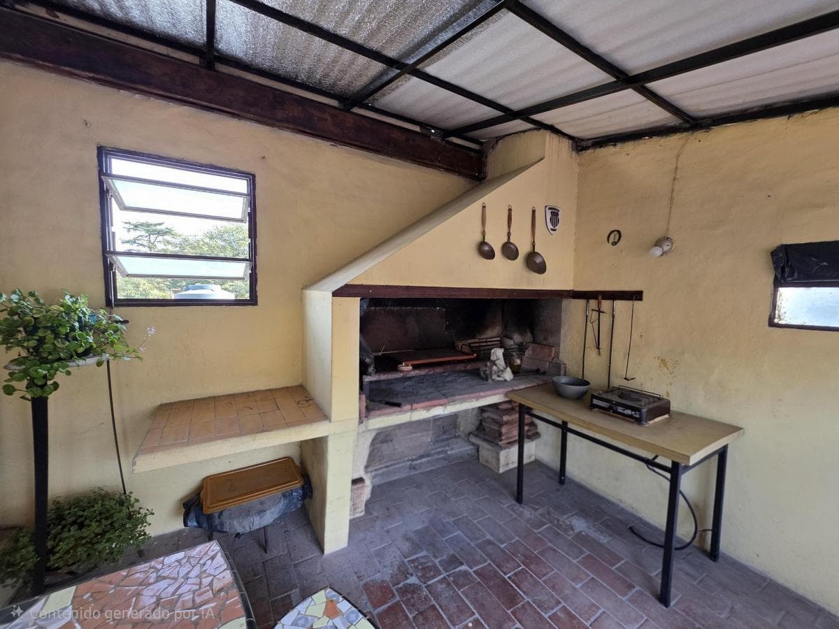 HOUSE FOR SALE: 3 BEDROOMS, 2 APARTMENTS IN VILLA CARLOS PAZ