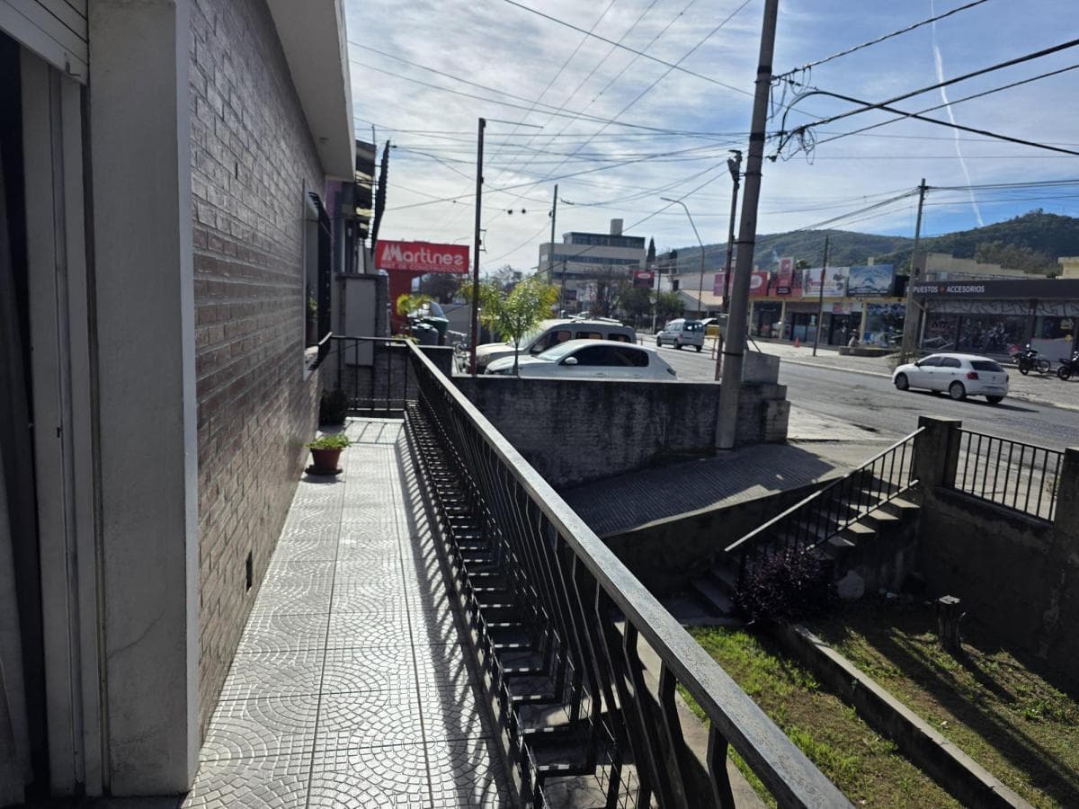 HOUSE FOR SALE: 3 BEDROOMS, 2 APARTMENTS IN VILLA CARLOS PAZ