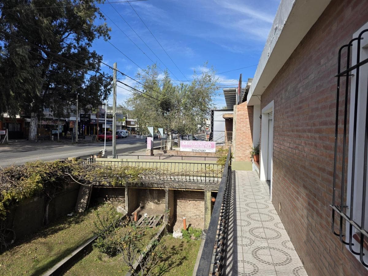 HOUSE FOR SALE: 3 BEDROOMS, 2 APARTMENTS IN VILLA CARLOS PAZ