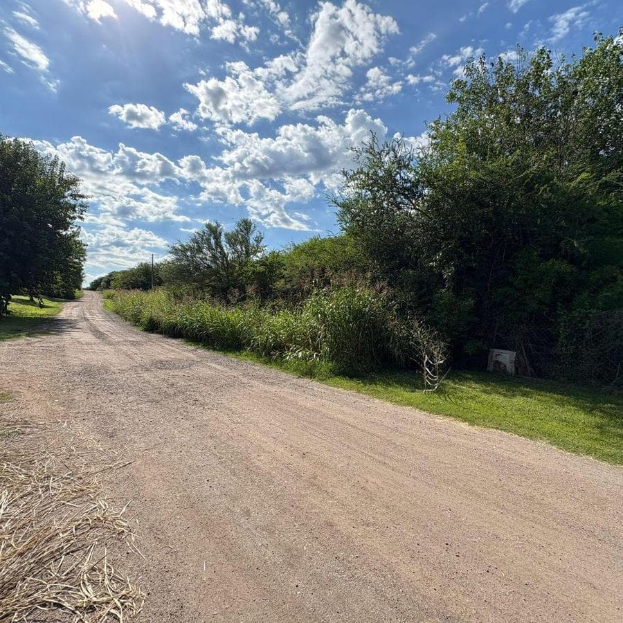 LAND FOR SALE IN VILLA ALLENDE GOLF, CORDOBA—2,327 M2, PRIVATE DRIVEWAY