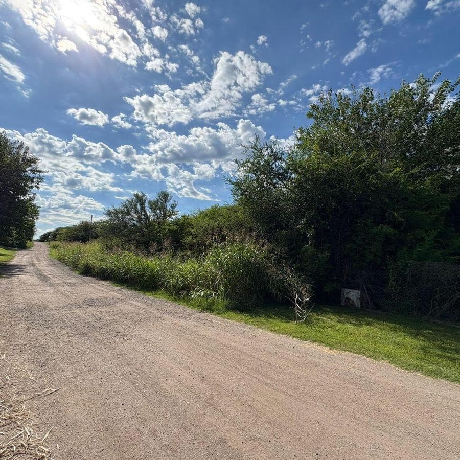 LAND FOR SALE IN VILLA ALLENDE GOLF, CORDOBA—2,327 M2, PRIVATE DRIVEWAY