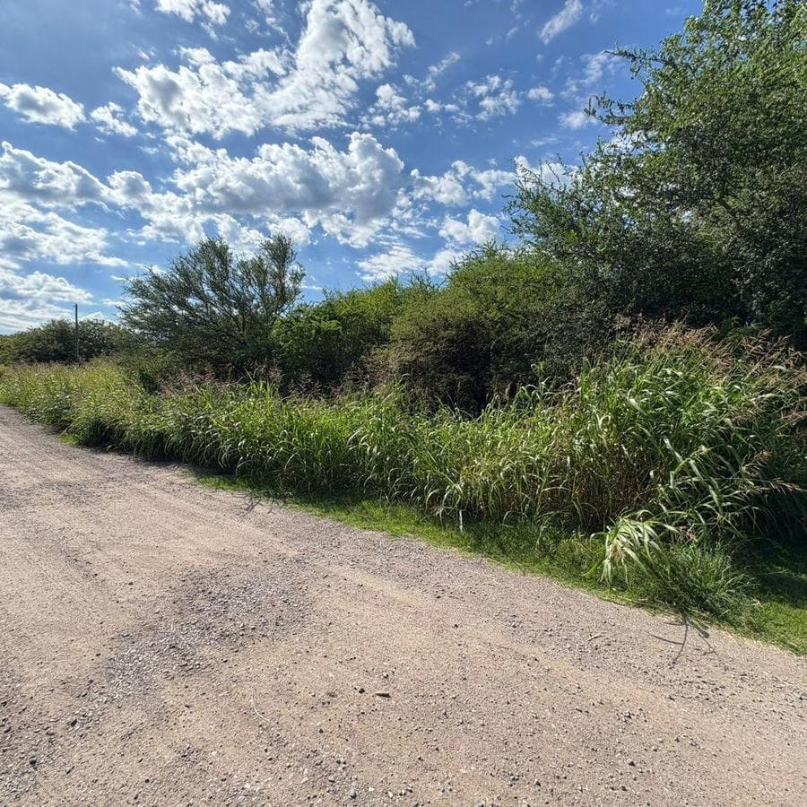 LAND FOR SALE IN VILLA ALLENDE GOLF, CORDOBA—2,327 M2, PRIVATE DRIVEWAY