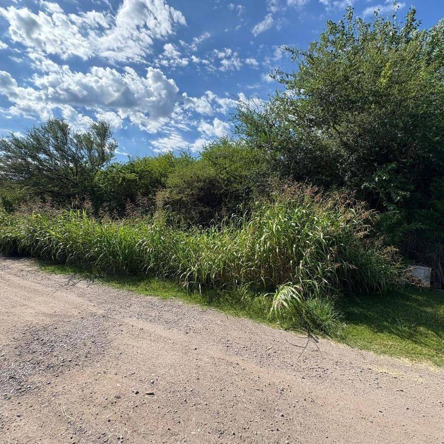 LAND FOR SALE IN VILLA ALLENDE GOLF, CORDOBA—2,327 M2, PRIVATE DRIVEWAY