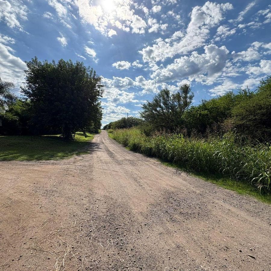 LAND FOR SALE IN VILLA ALLENDE GOLF, CORDOBA—2,327 M2, PRIVATE DRIVEWAY