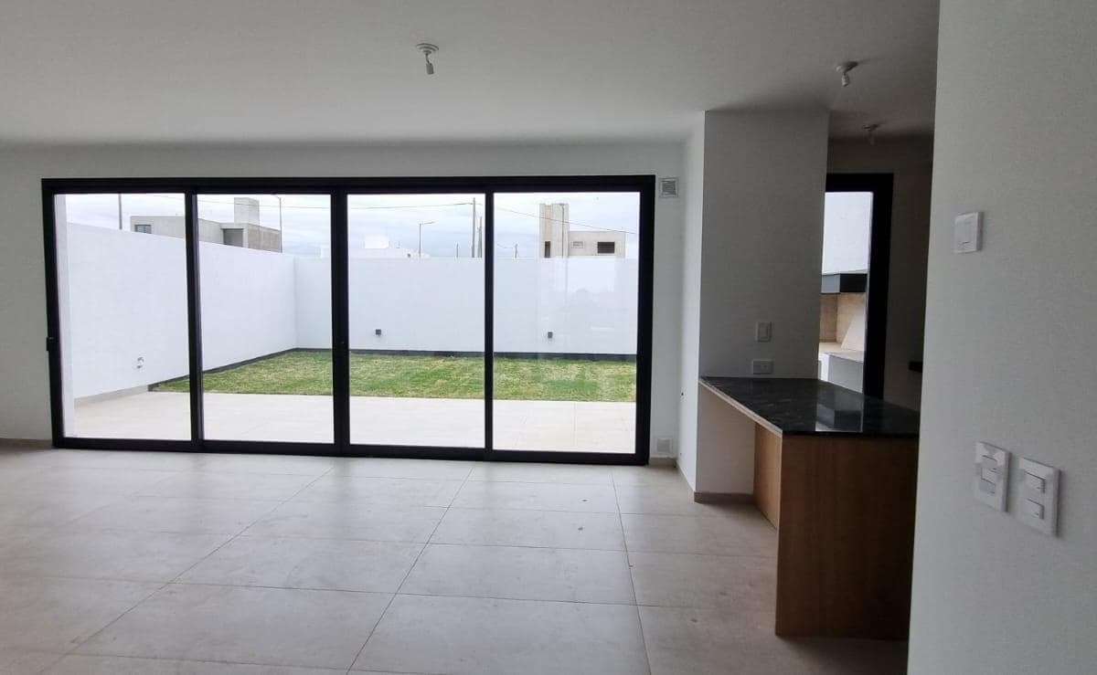 3-BEDROOM DUPLEX FOR SALE IN PRADOS DE MANANTIALES