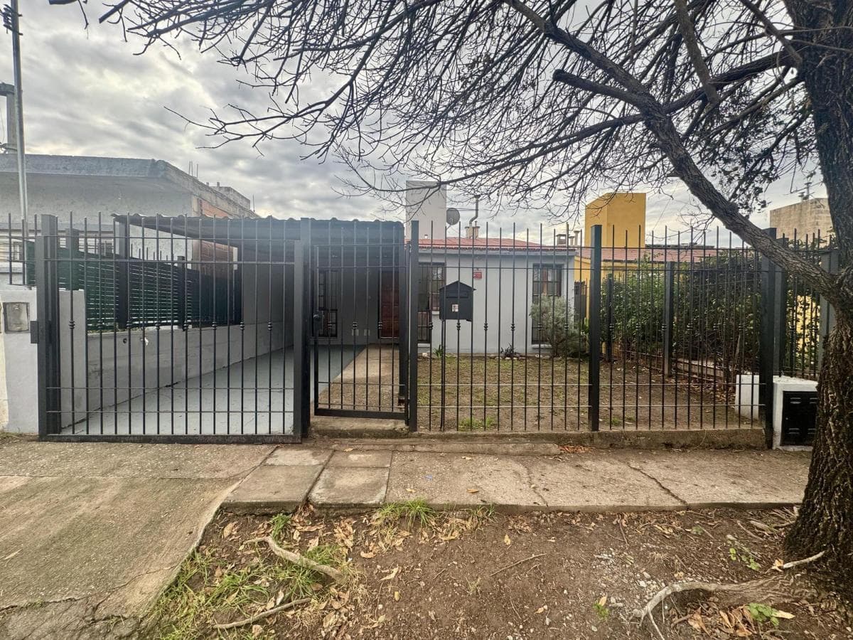 HOUSE FOR SALE: 2 BEDROOMS, LAS PALMAS NEIGHBORHOOD