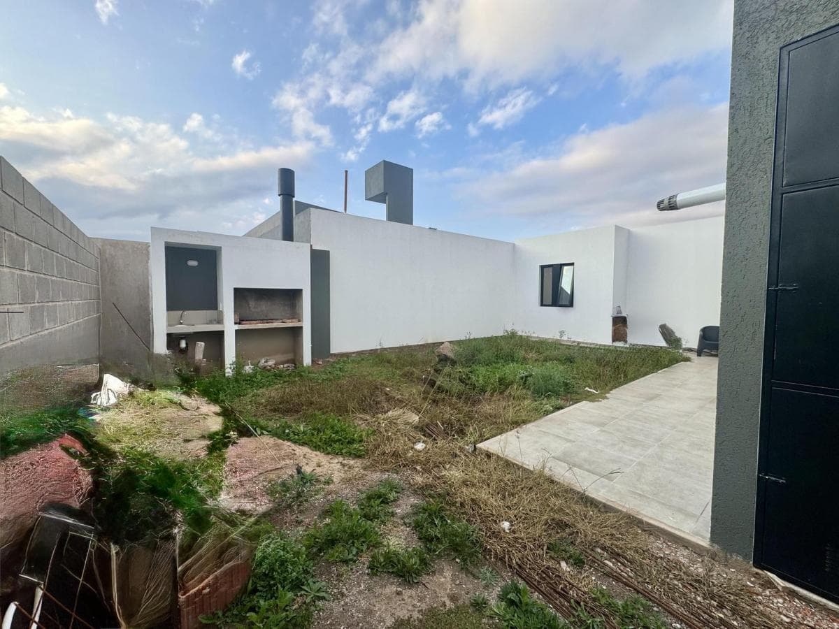 2-BEDROOM HOUSE FOR SALE IN RINCONES DE MANANTIALES