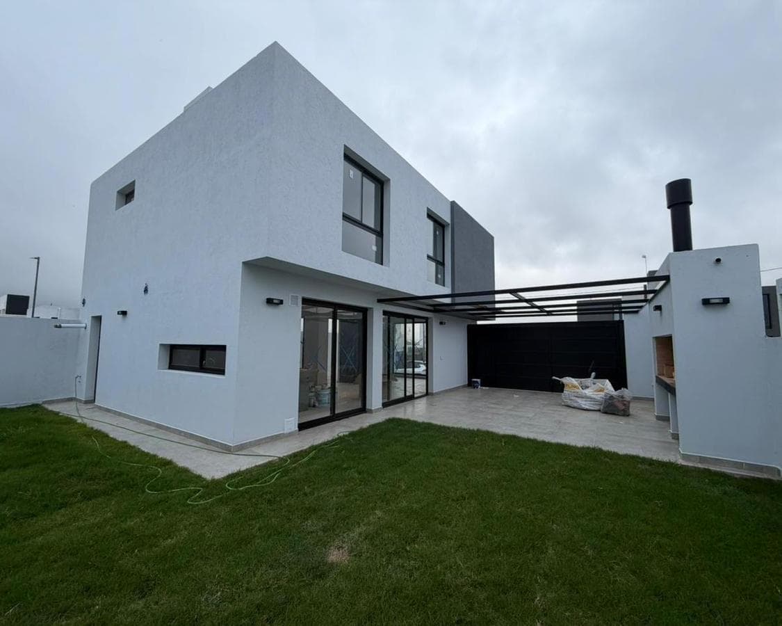 3-BEDROOM DUPLEX FOR SALE IN RINCONES DE MANANTIALES