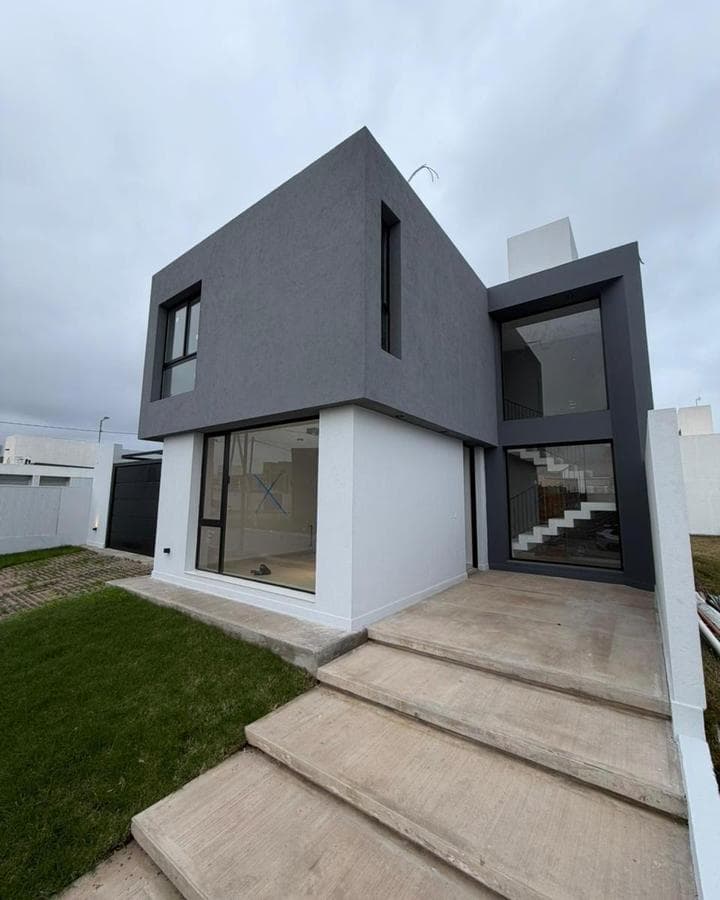 3-BEDROOM DUPLEX FOR SALE IN RINCONES DE MANANTIALES