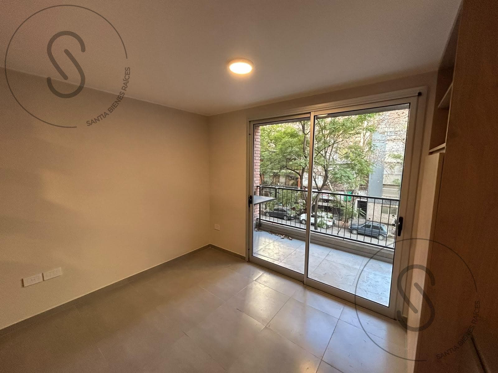 STUDIO APARTMENT FOR SALE WITH FRONT BALCONY AND BARBECUE IN NUEVA CBA