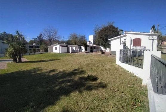 3-BEDROOM HOUSE FOR SALE IN TANTI VIEJO, LARGE PARK WITH A POOL!!