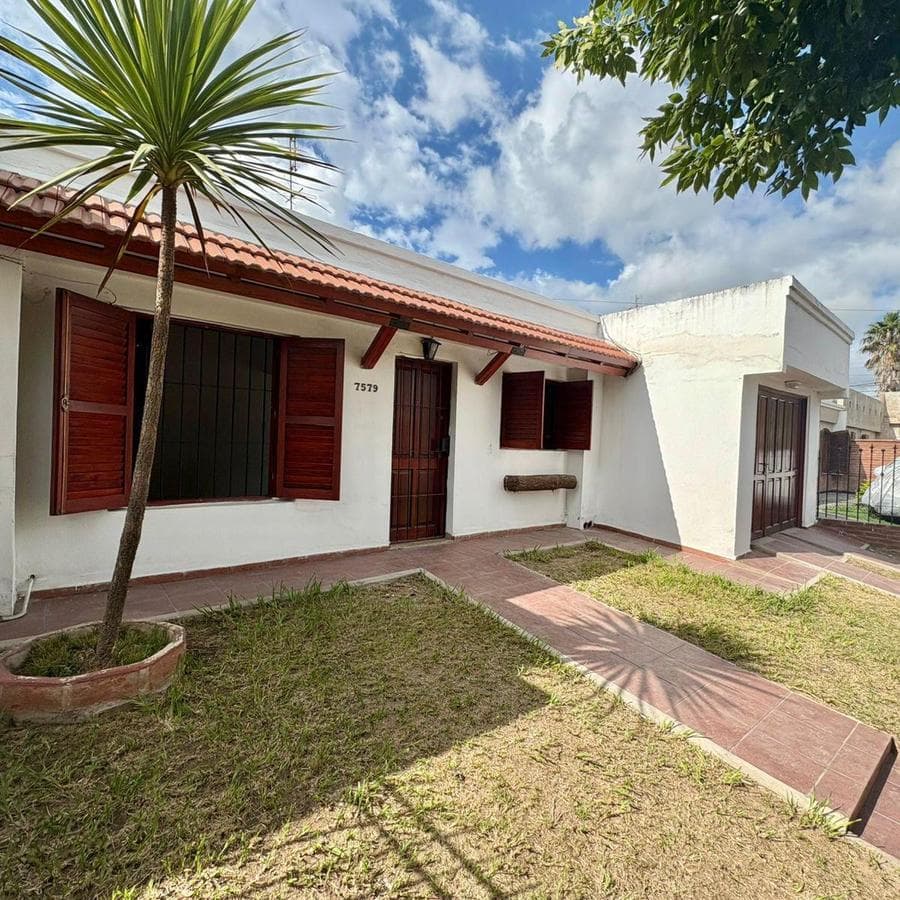HOUSE FOR SALE: 2 BEDROOMS, SINGLE-STORY, ARGUELLO, CORDOBA—ELIGIBLE FOR A MORTGAGE