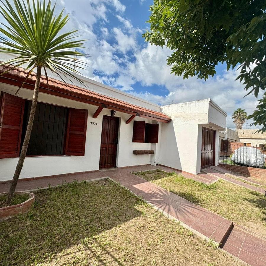 HOUSE FOR SALE: 2 BEDROOMS, SINGLE-STORY, ARGUELLO, CORDOBA—ELIGIBLE FOR A MORTGAGE