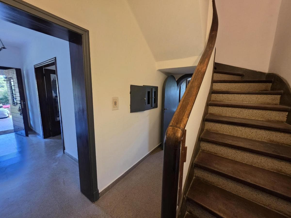 FOR SALE: LARGE HOUSE IN LA FALDA, EDEN NEIGHBORHOOD