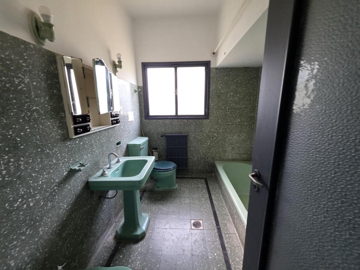 FOR SALE: LARGE HOUSE IN LA FALDA, EDEN NEIGHBORHOOD