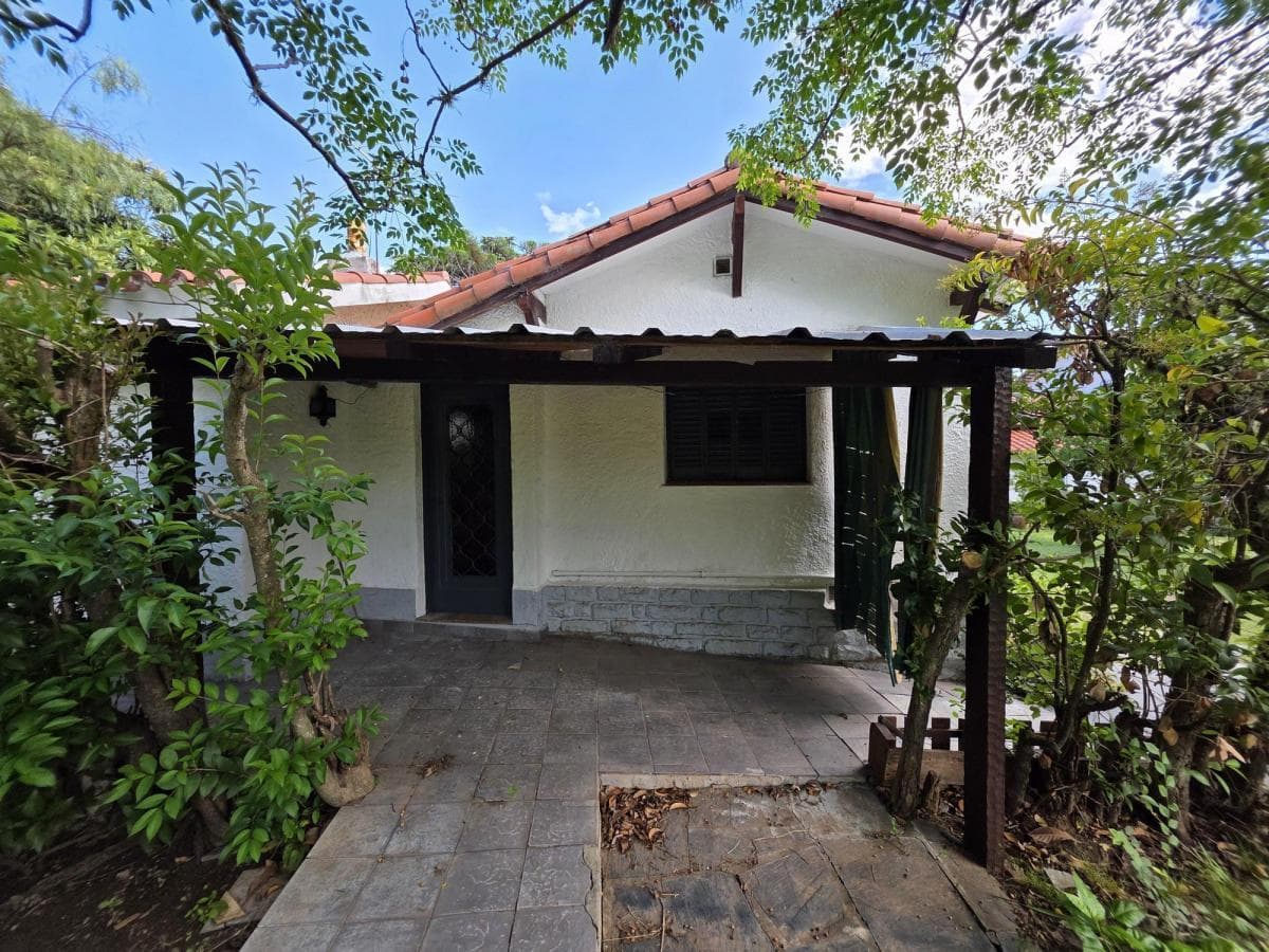 FOR SALE: LARGE HOUSE IN LA FALDA, EDEN NEIGHBORHOOD