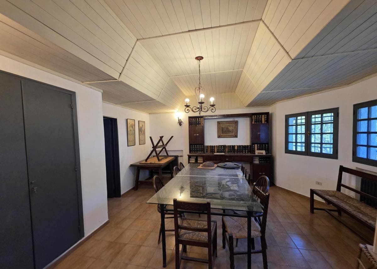 FOR SALE: LARGE HOUSE IN LA FALDA, EDEN NEIGHBORHOOD